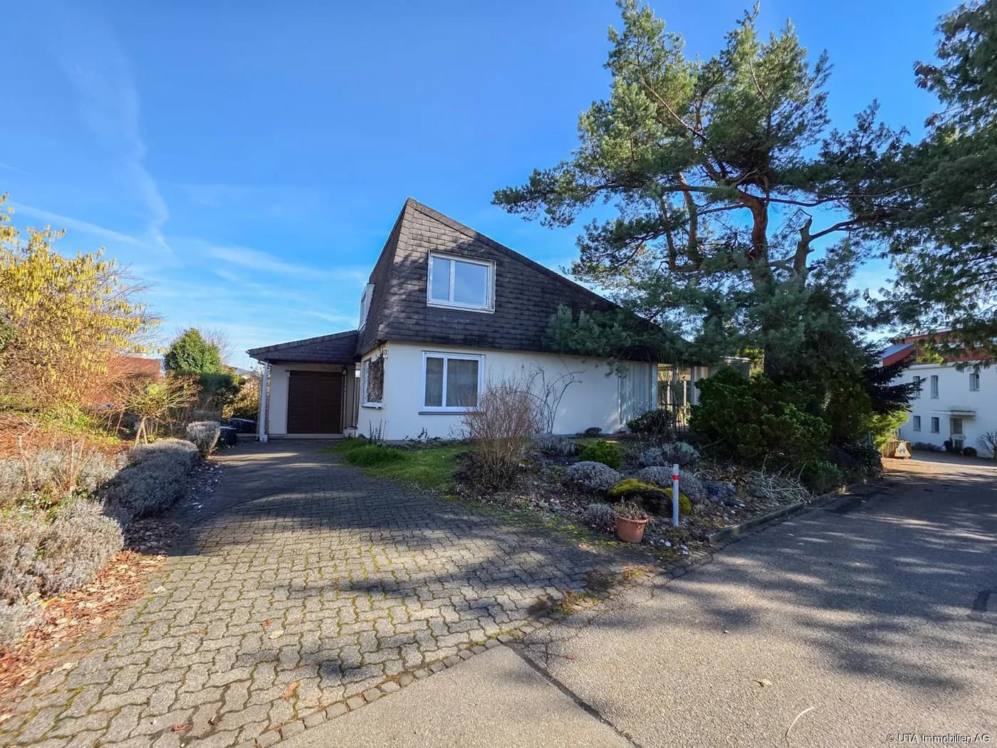 Sonnenverwöhntes Einfamilienhaus mit viel Garten und Privatsphäre