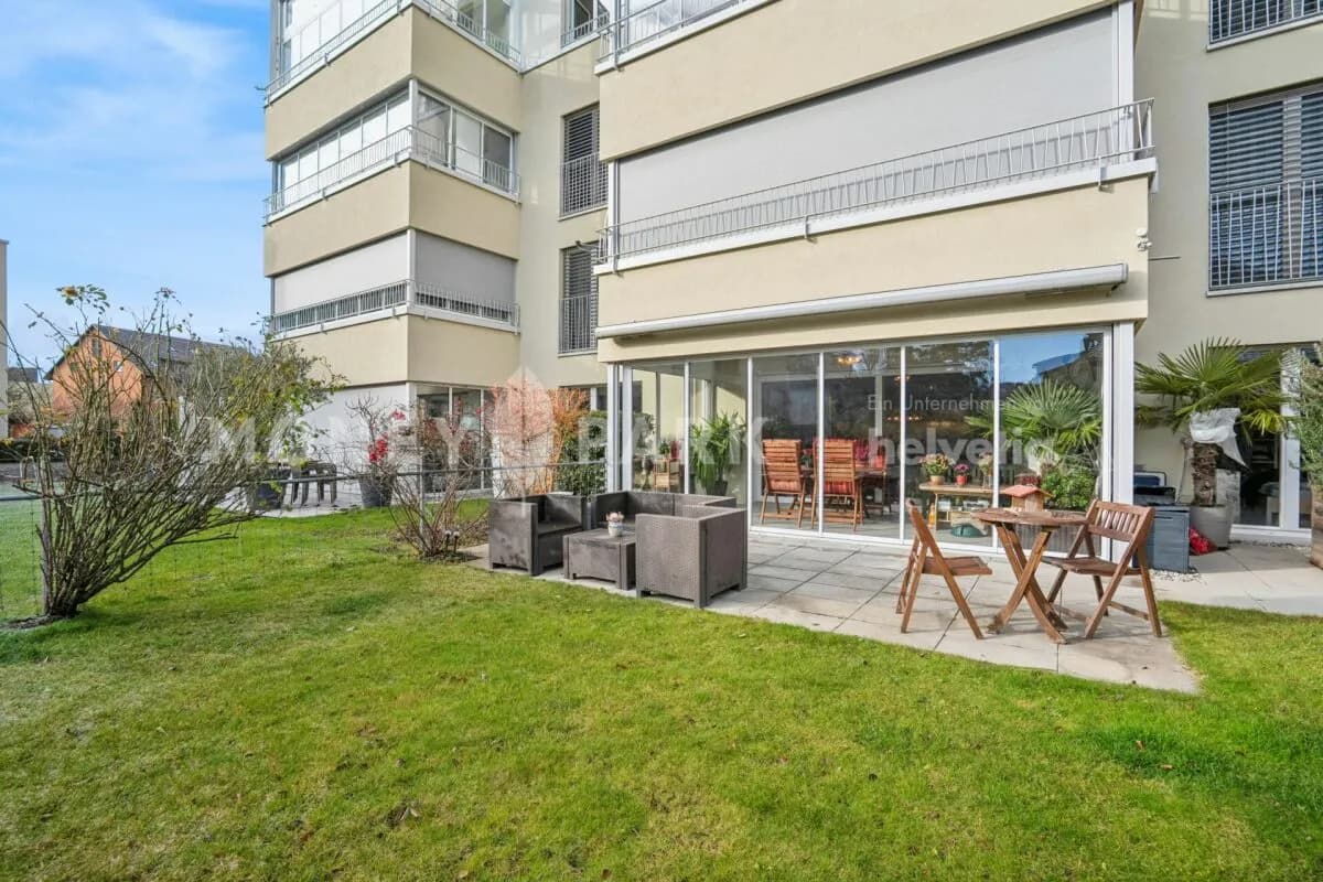 Charmante 2.5-Zimmer-Gartenwohnung mit riesigem Privatgarten