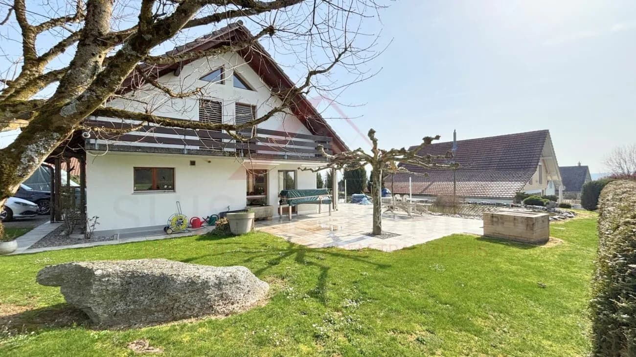 Gepflegtes Einfamilienhaus mit idyllischem Garten im Seeland