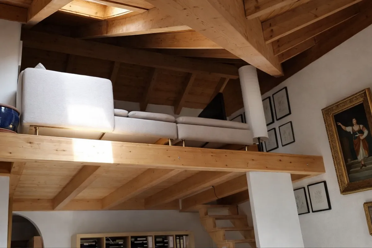 Dachwohnung mit Galerie & 4.4 % Rendite