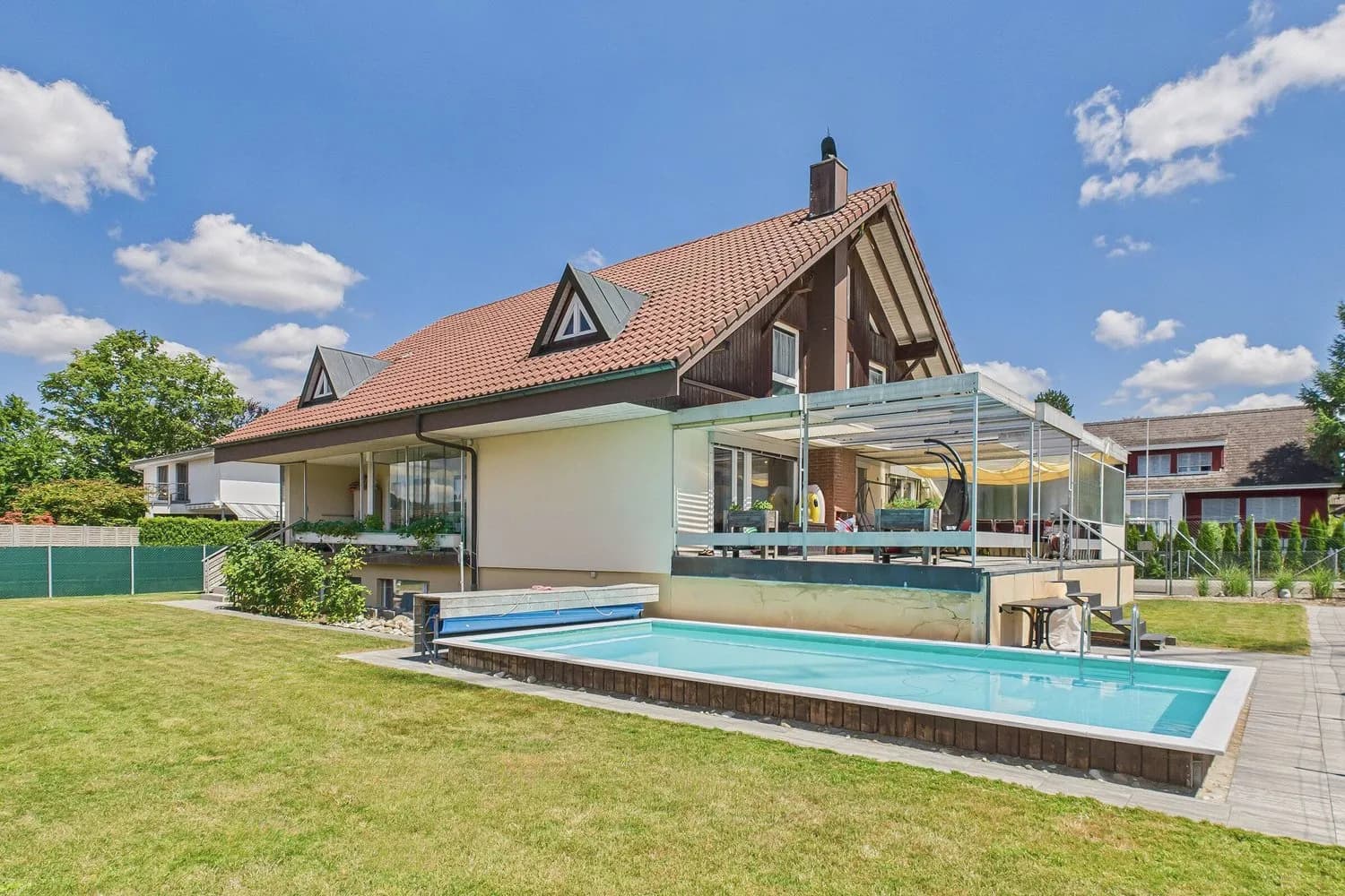 EIN HAUS, ZWEI WELTEN - LOFT UND EINLIEGERWOHNUNG IM DIALOG