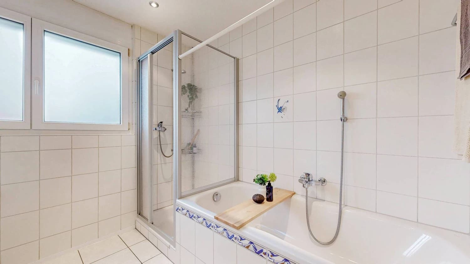 FREISTEHEND UND GUT IM SCHUSS - 5.5 ZIMMER EINFAMILIENHAUS