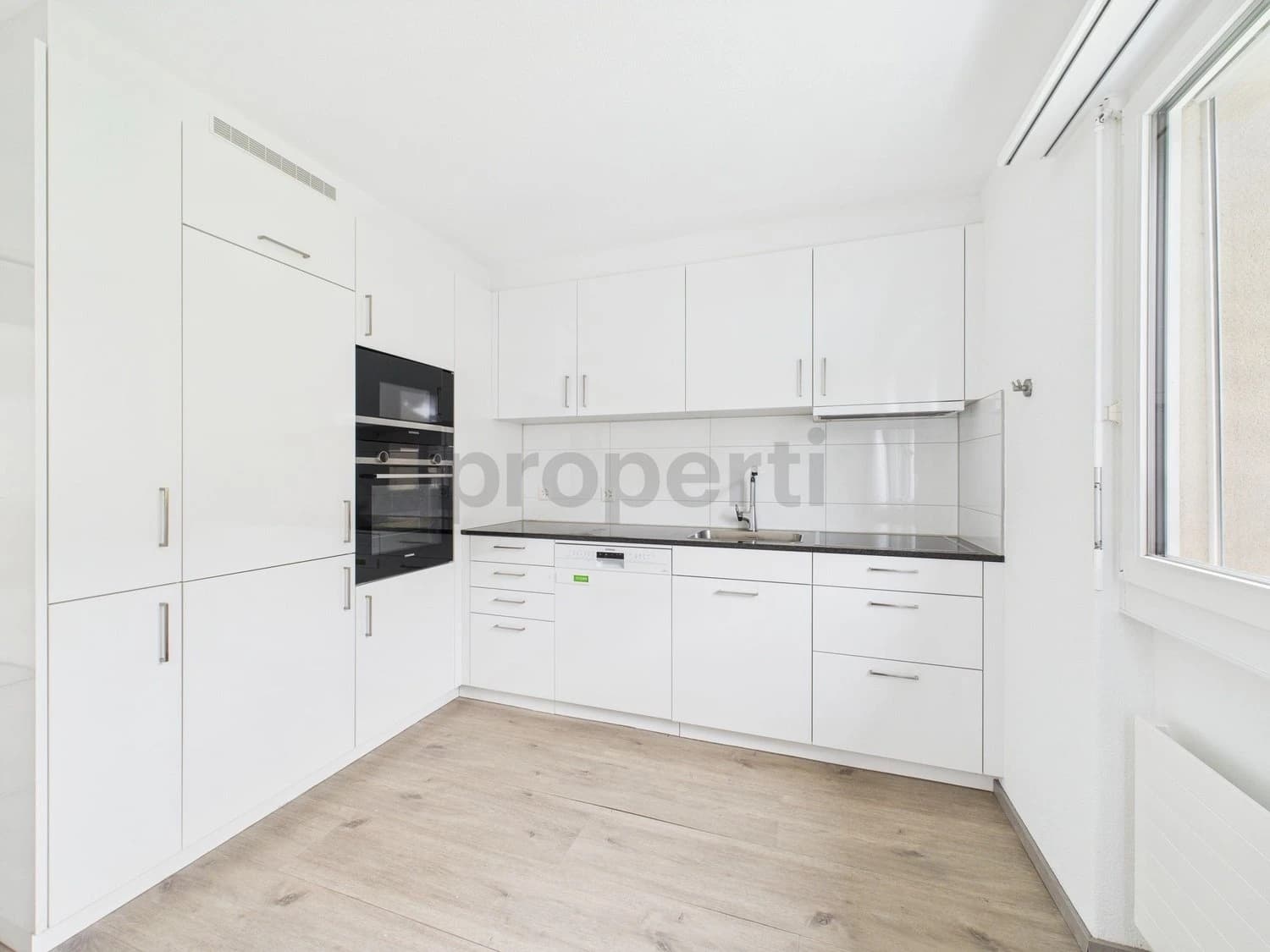 Helle 4-Zimmer-Wohnung mit Balkon und renoviertem Innenausbau in Tecknau (BL)