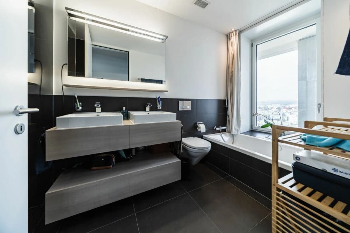 Seltene 3.5-Zimmer-Etagenwohnung im 16. OG mit toller Fernsicht in den Twin-Towers «The Metropolitans»