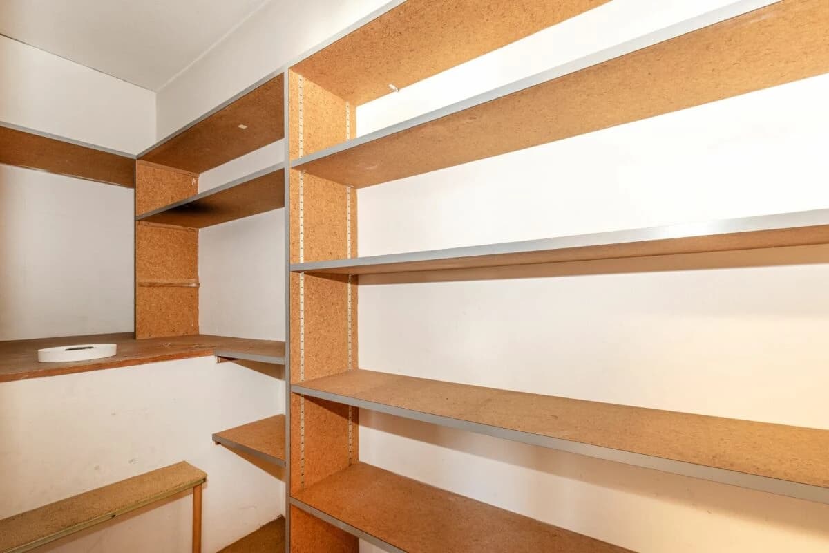 Renoviertes 5-Zimmer Mittelhaus mit Aussenparkplatz im beliebten Nägelseequartier