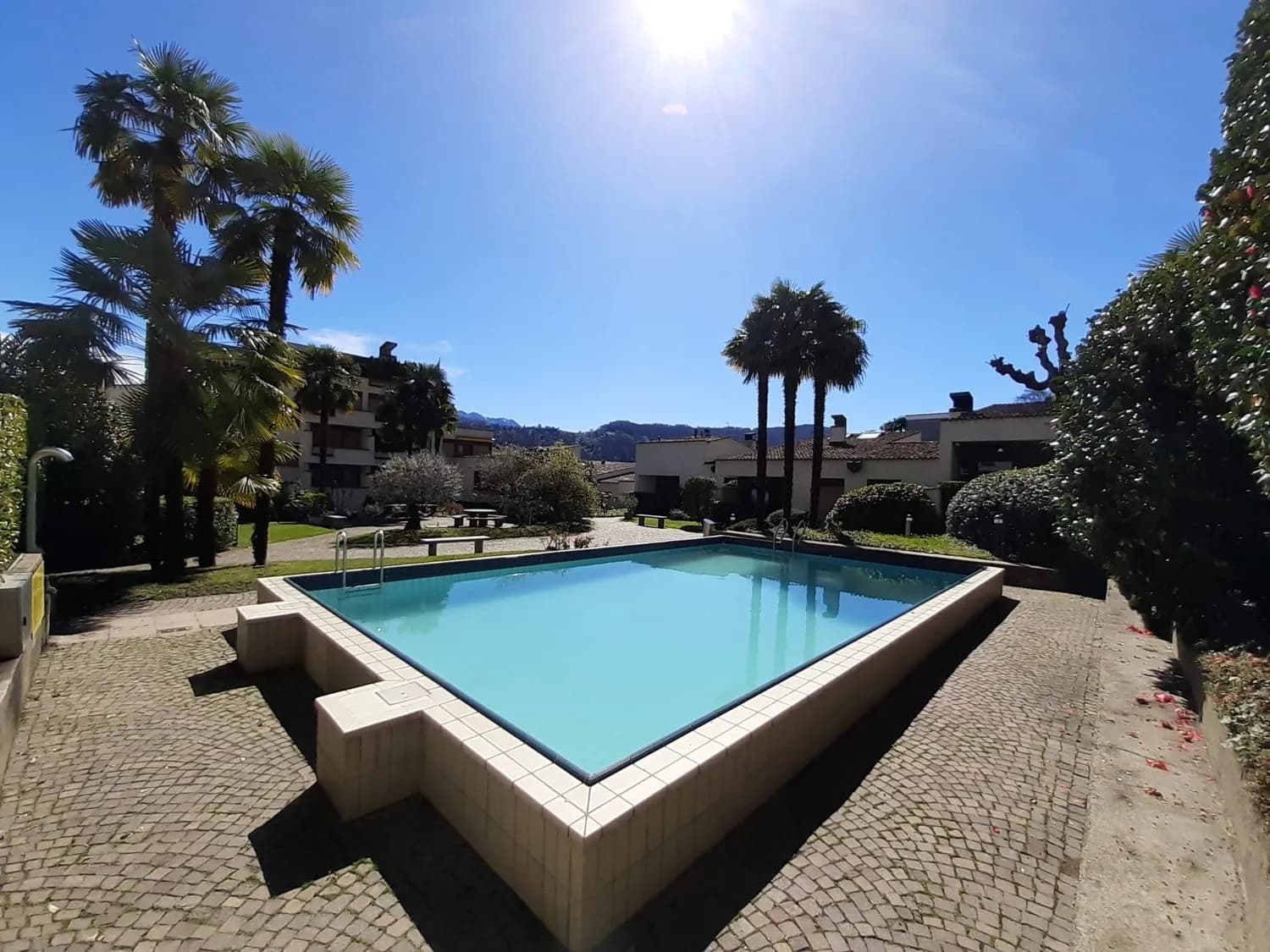 Attraktive 2.5-Zimmer-Wohnung mit Balkon in AgnoAttraente appartamento di 2,5 locali con balcone ad Agno