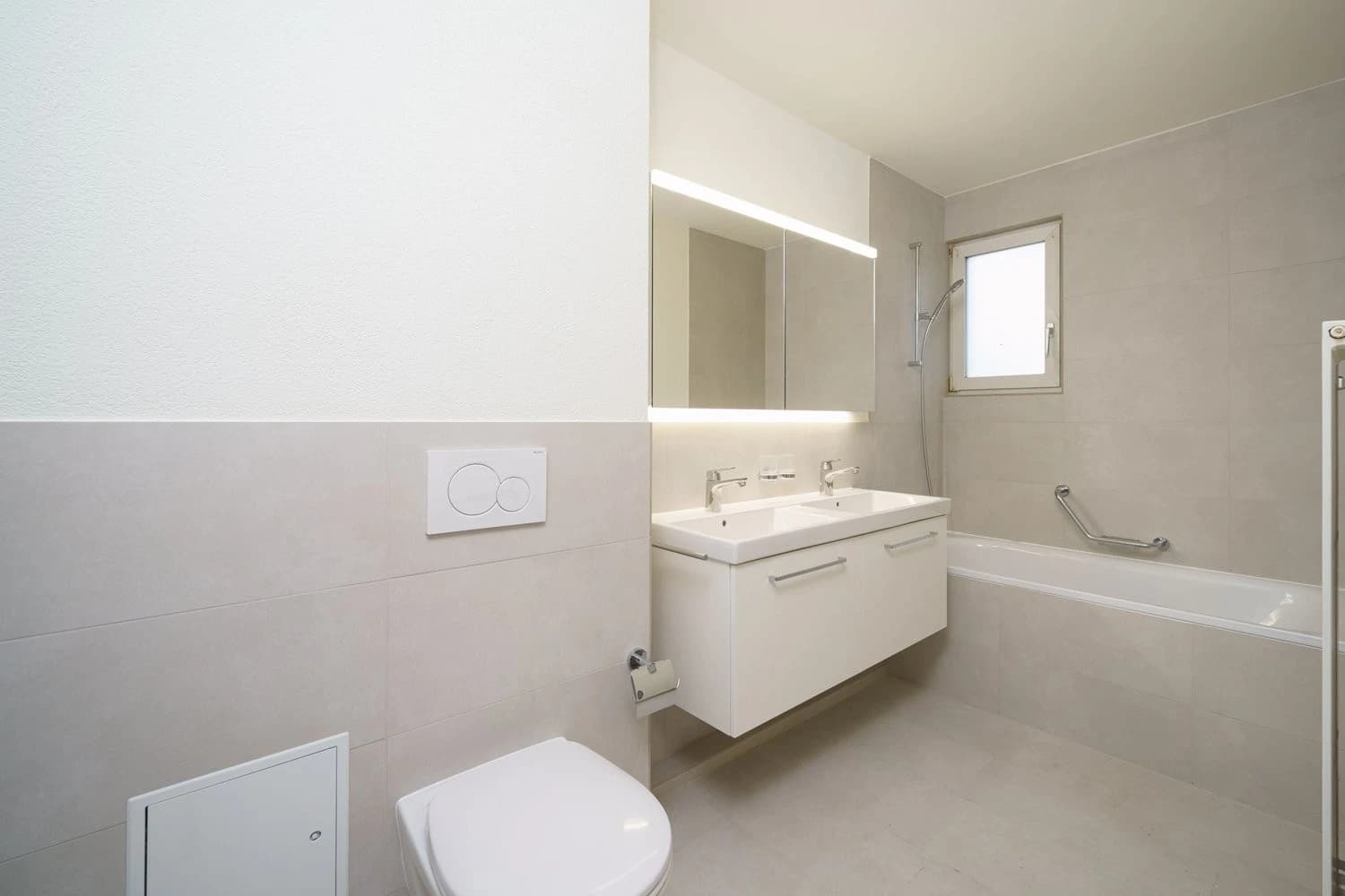 Grosszügige sanierte 5.5-Zimmer-Wohnung mit Kamin und Balkon