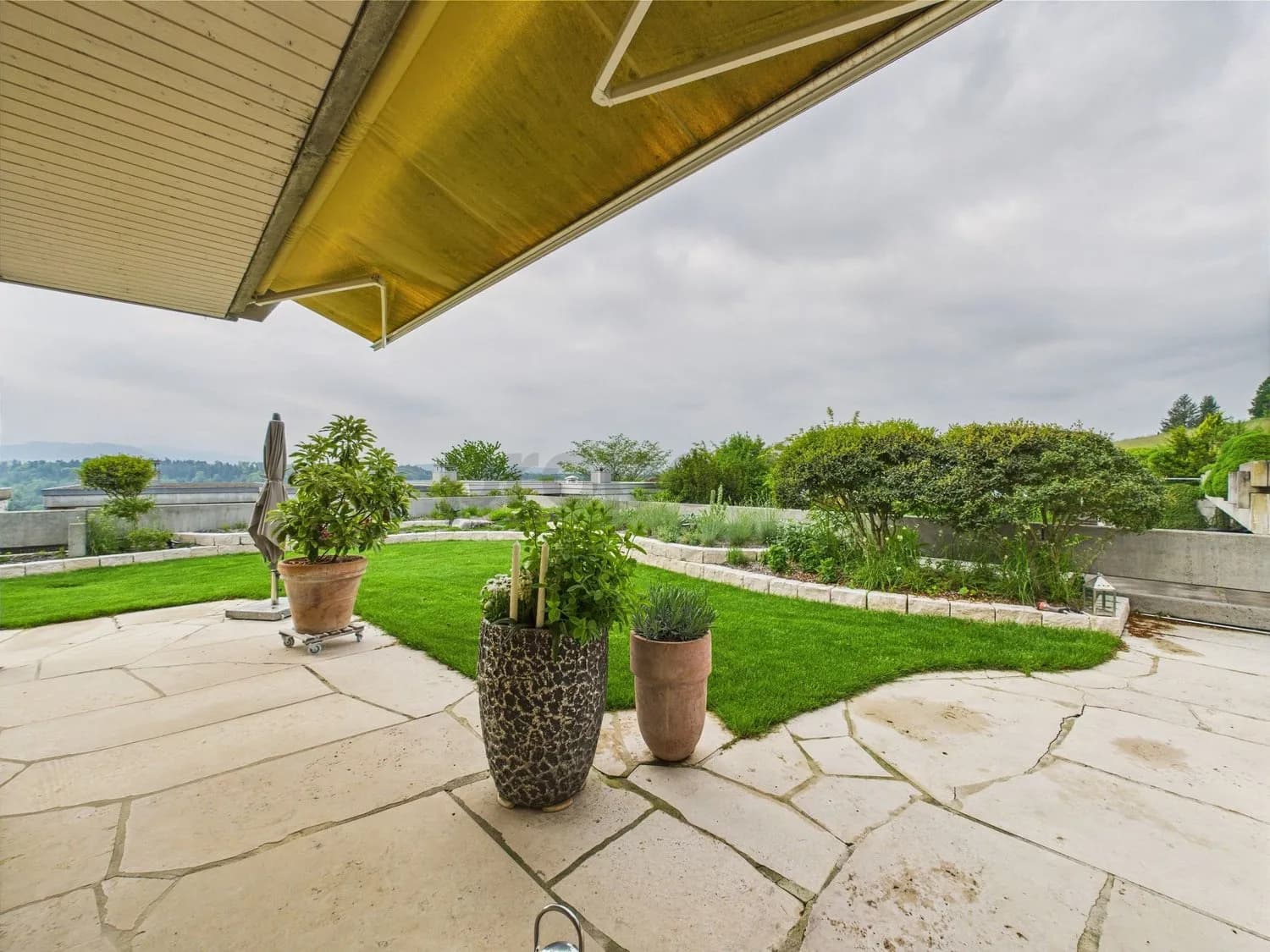 Einzigartiges Reiheneckhaus in Herrenschwanden mit toller Aussicht