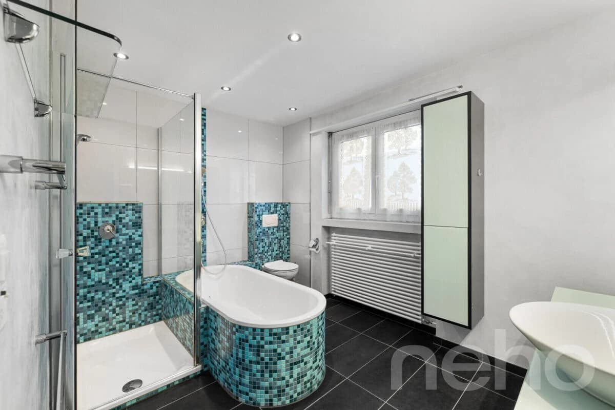 Grosses Einfamilienhaus mit Einliegerwohnung und Gartenparadies