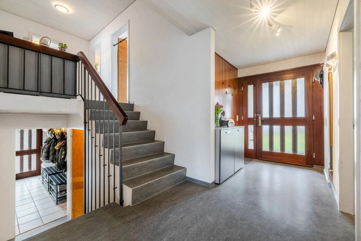 MODERNISIERTES 6.5-ZIMMER-EINFAMILIENHAUS IN RUHIGER LAGE ? FAMILIENFREUNDLICH, MIT GEPFLEGTEM GARTEN UND SCHULNÄHE