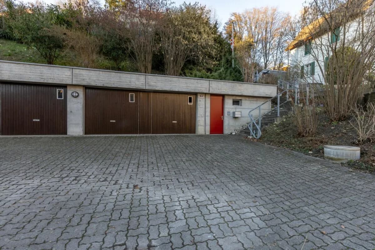 Grosse Sonnenterrasse plus Cheminée im exklusives Terrassenhaus beim Lindli