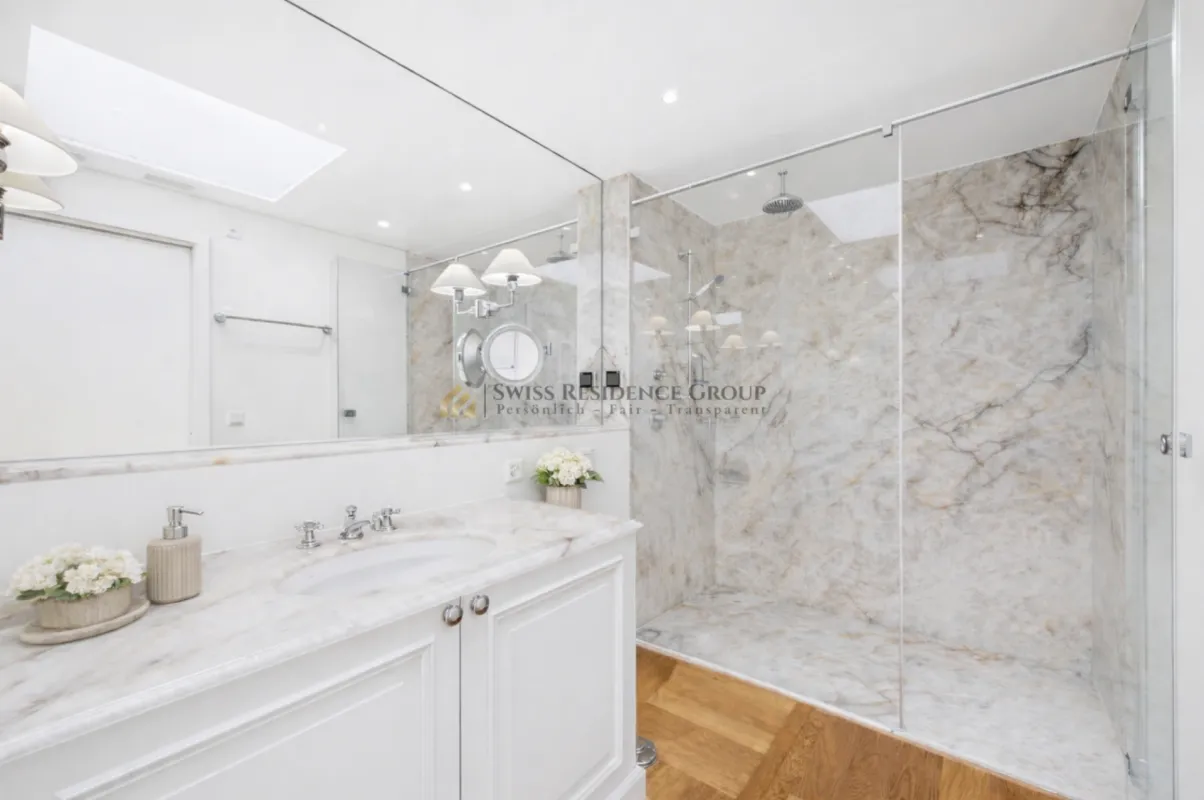 Traumhafte Attika mit Bergsicht - Exklusives Wohnjuwel