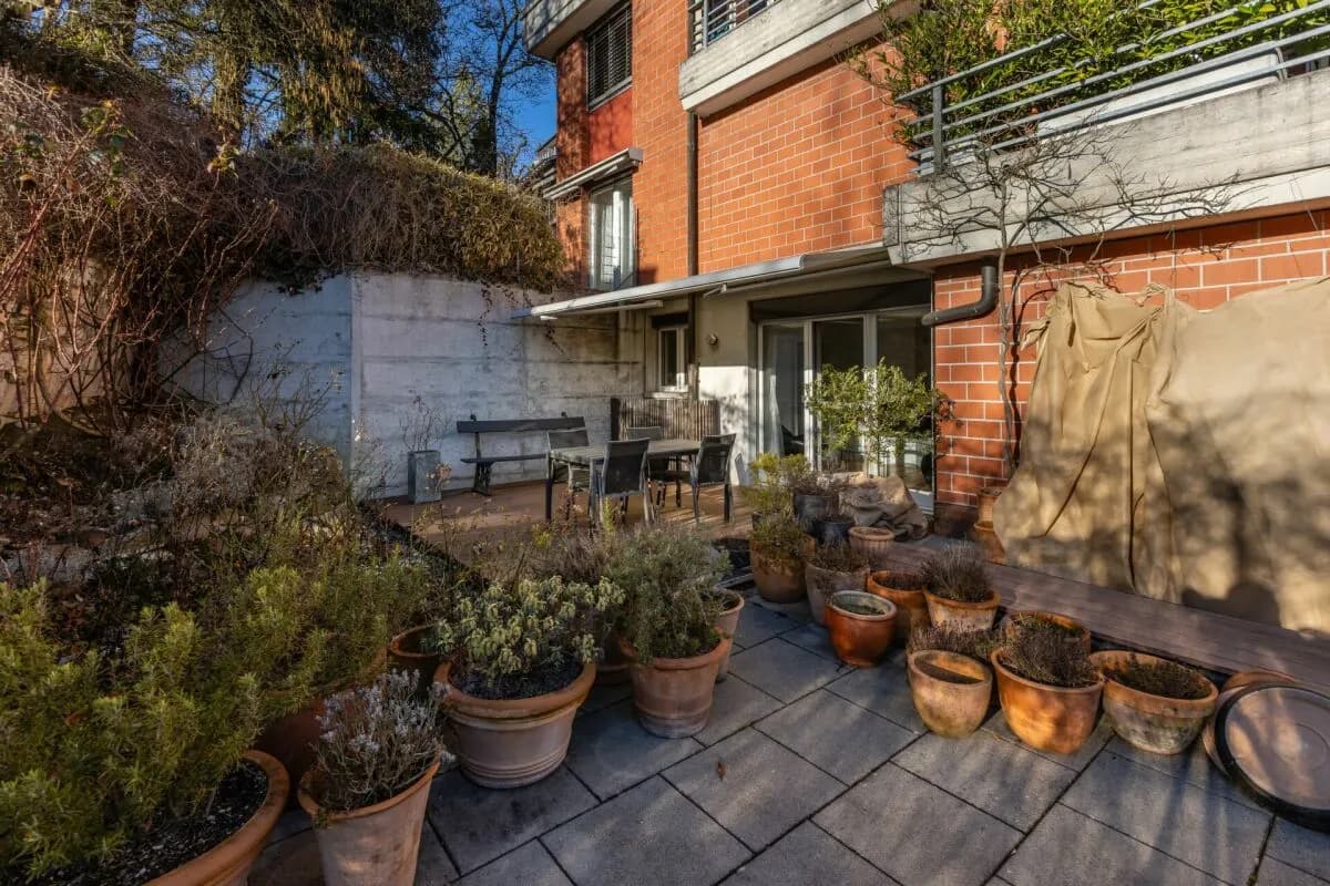 Grosse Sonnenterrasse plus Cheminée im exklusives Terrassenhaus beim Lindli