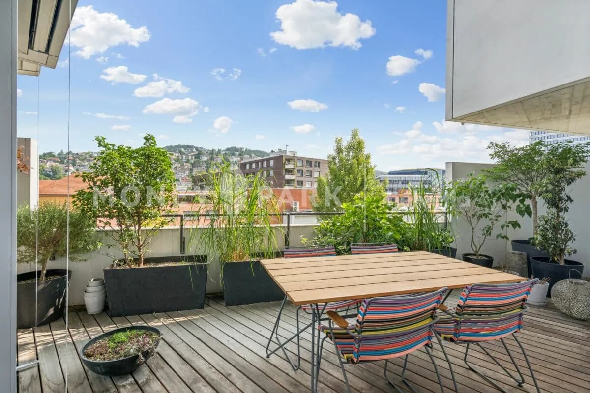 Exklusive 2.5-Zimmer-Wohnung mit zwei grossen Terrassen und viel Privatsphäre