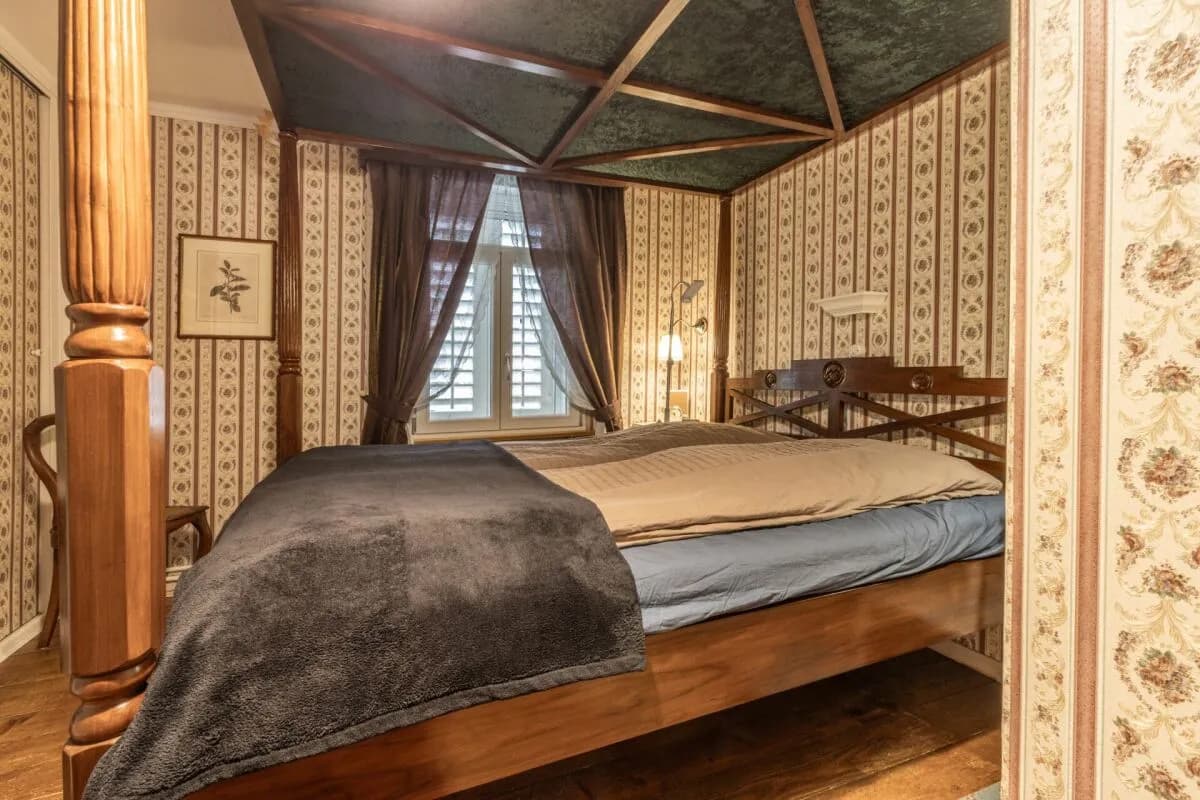 Historisches Juwel: 7-Zimmer-Einfamilienhaus mit vielseitigem Raumangebot