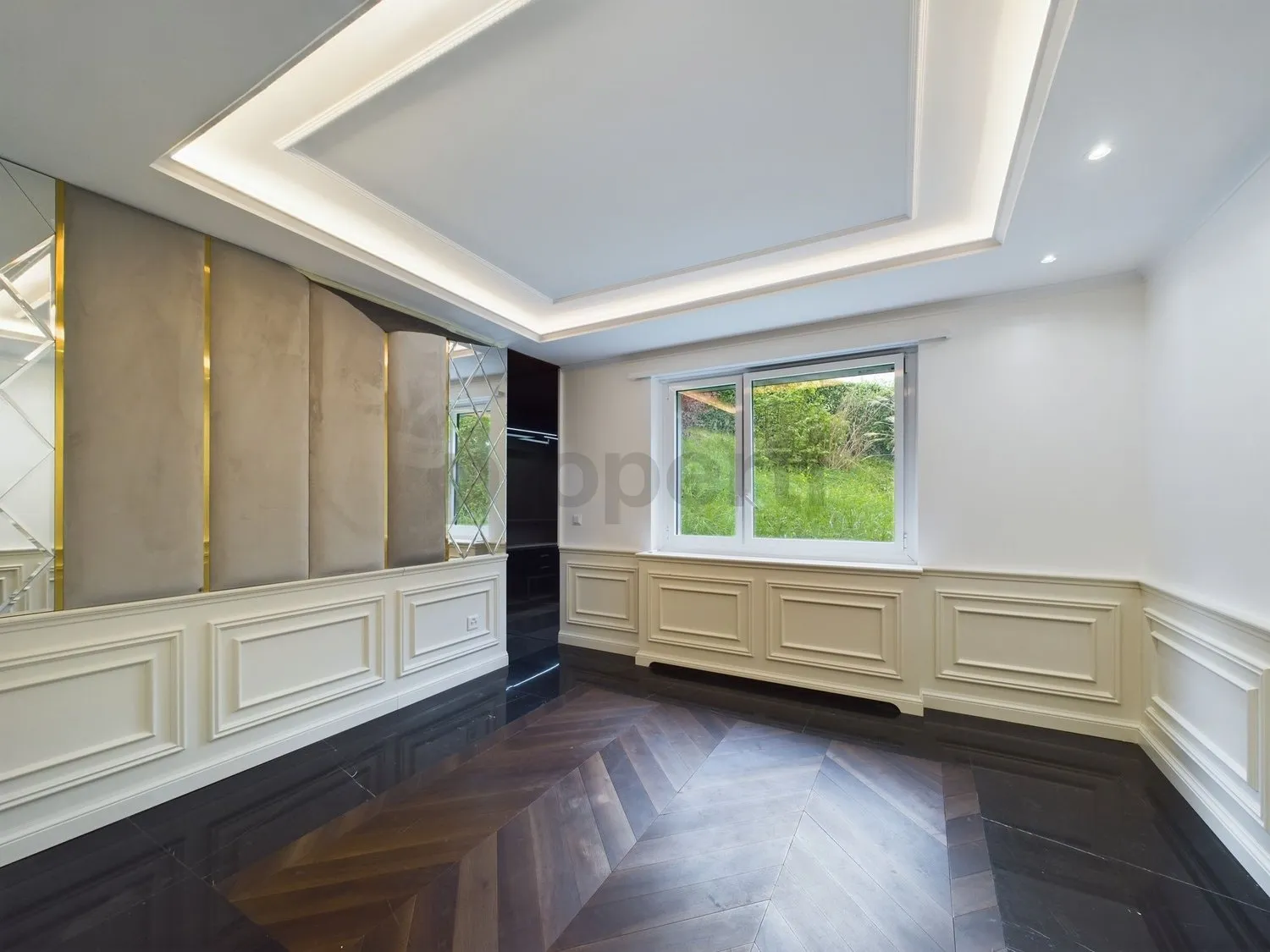 Moderne 4.5 Zimmer-Wohnung mit grosszügiger Terrasse und Garten in Küsnacht