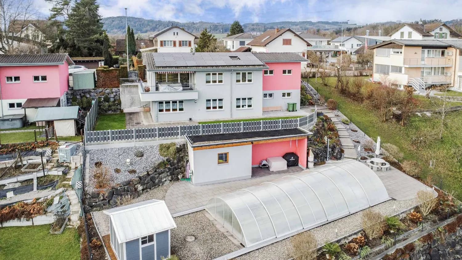 IDEALES FAMILIENZUHAUSE MIT GARTEN, POOL UND VIEL PLATZ