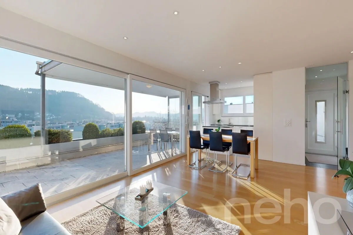 Moderne 4.5 Zimmer Terrassenwohnung mit traumhafter Aussicht