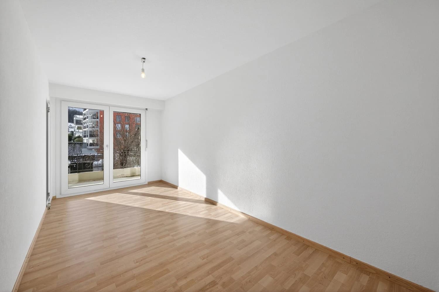 Familienidylle in Reichenburg SZ-ruhig, zentral und mit Bergblick