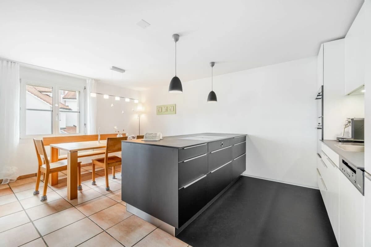 Ruhig, Sonnig und mit viel Platz: 6.5-Zimmer-Dachmaisonettewohnung mit hellen Räumen im schönen Speicher