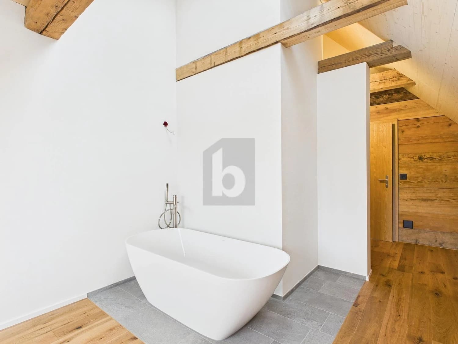 RUSTIKAL TRIFFT MODERNE