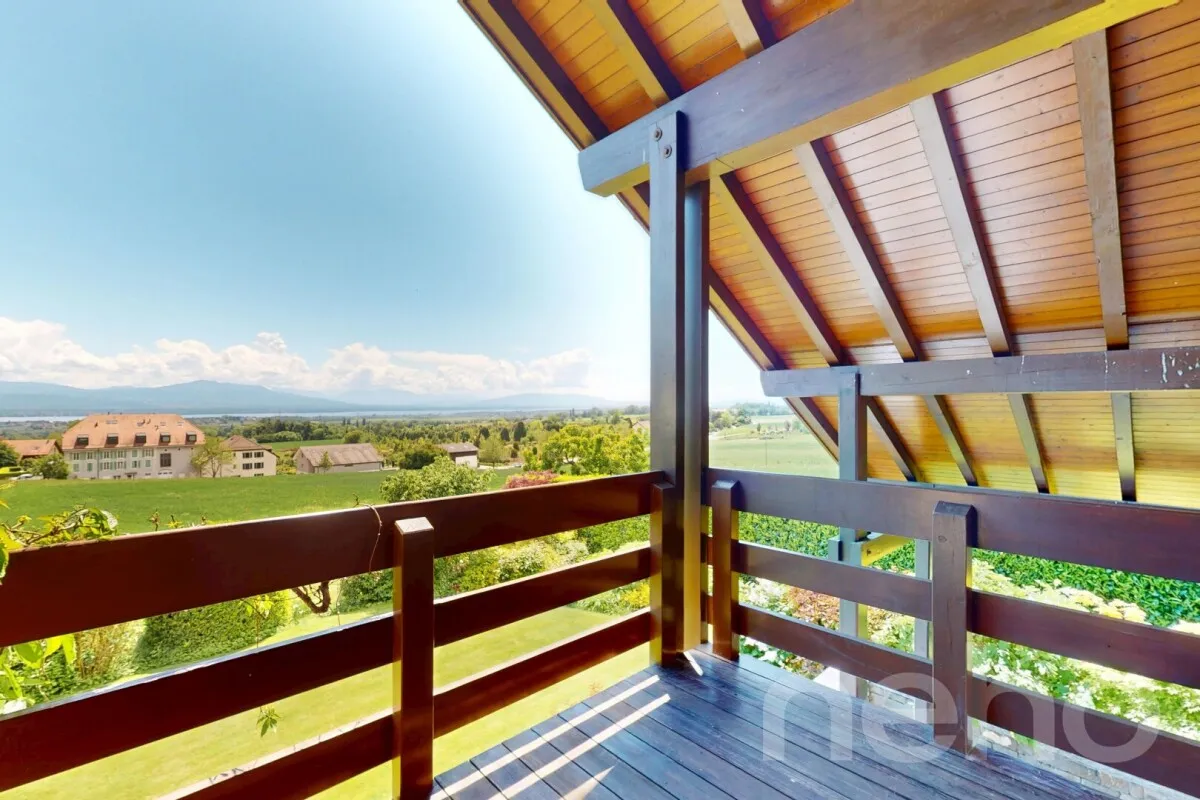 Charme et espace : maison avec vue dégagée sur Lac et montagnes