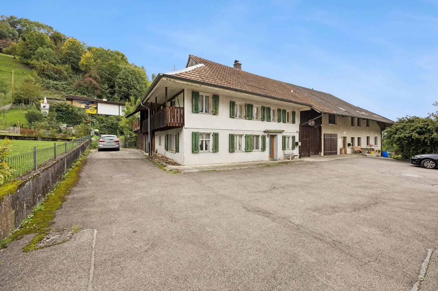 Grosszügiges 7-Zimmer-Haus in Leibstadt mit grosser Dachterrasse und viel Potenzial