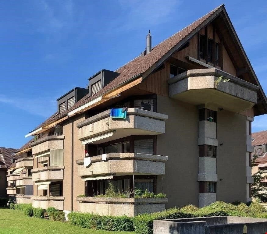 Grosszügig und modern mit grossem Balkon im Grünen!