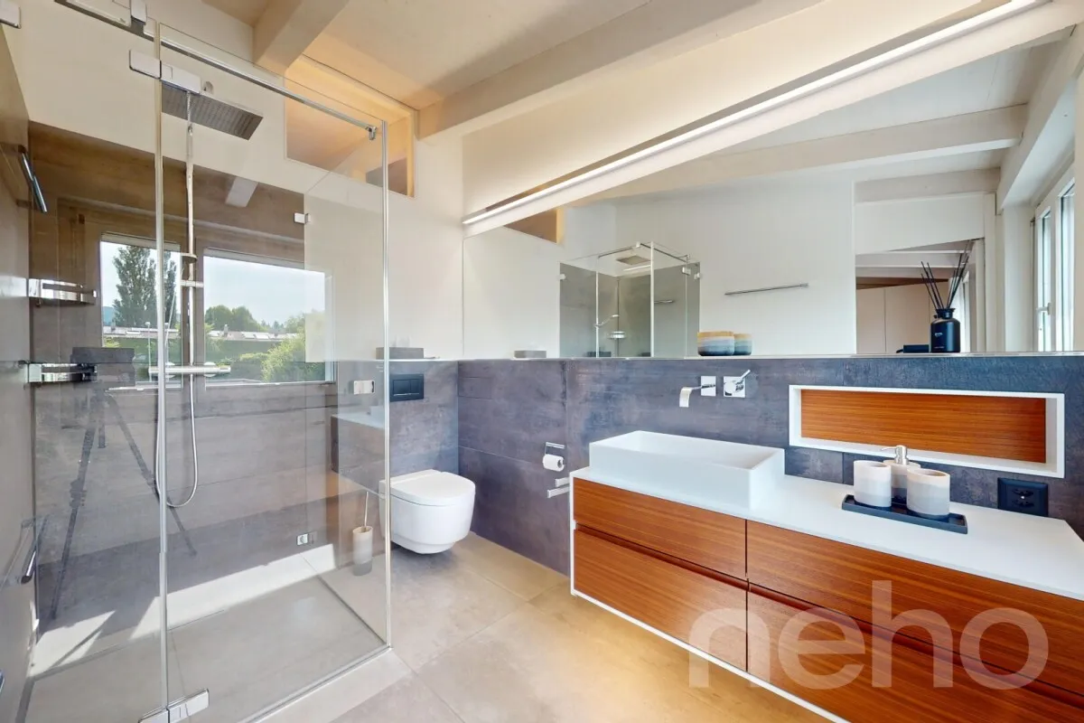 Attraktives Wohn- und Geschäftshaus mit stilvoller Wohnung