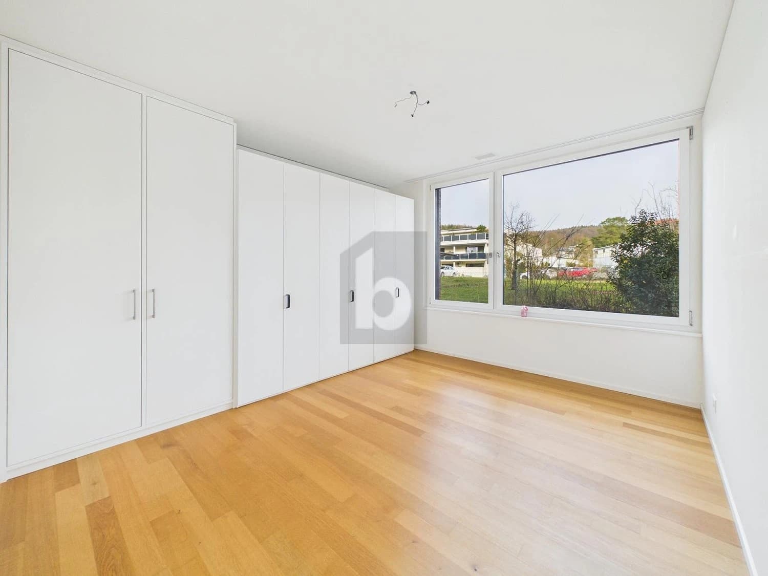 MODERN MIT GARTEN UND WHIRLPOOL