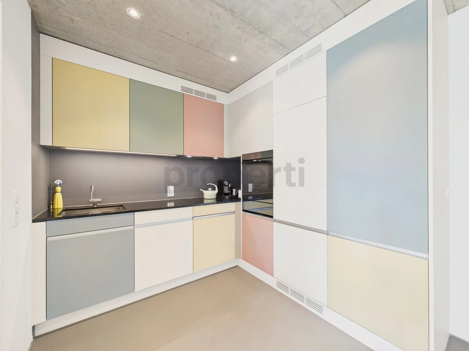 Moderne 2.5-Zimmer Wohnung mit Gartensitzplatz in Zürich