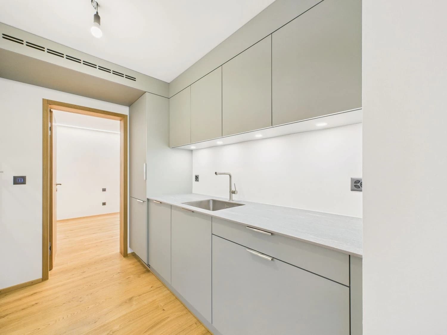 Neu renovierte 2.5-Zimmer-Wohnung mit Abstellraum und Keller, Degen