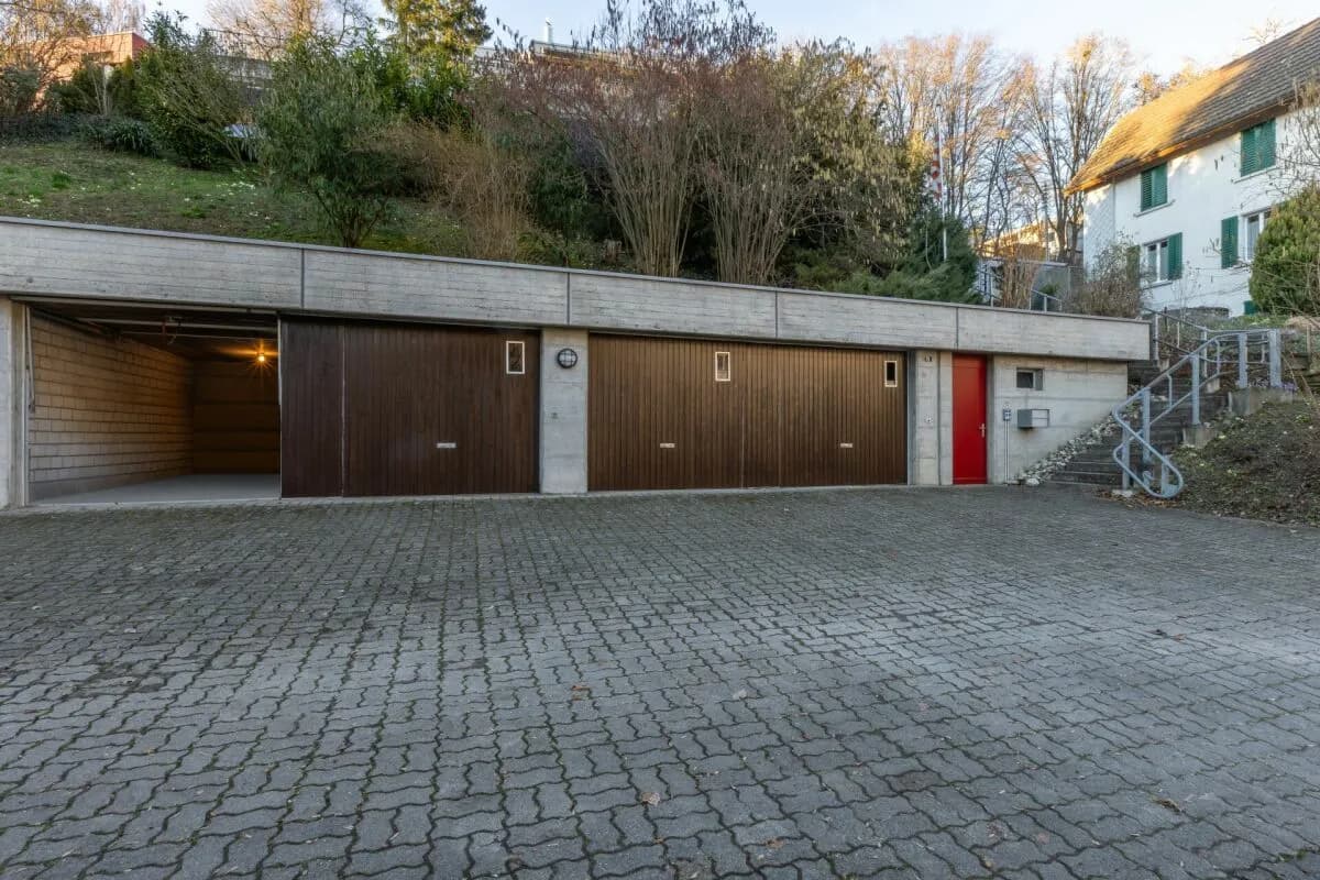 Grosse Sonnenterrasse plus Cheminée im exklusives Terrassenhaus beim Lindli