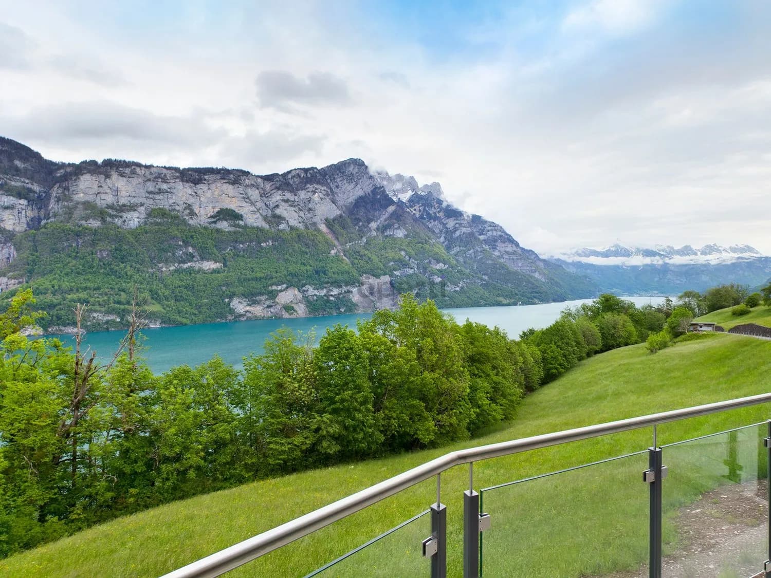Exklusives Wohnen mit traumhaftem Ausblick auf den Walensee und Churfirsten
