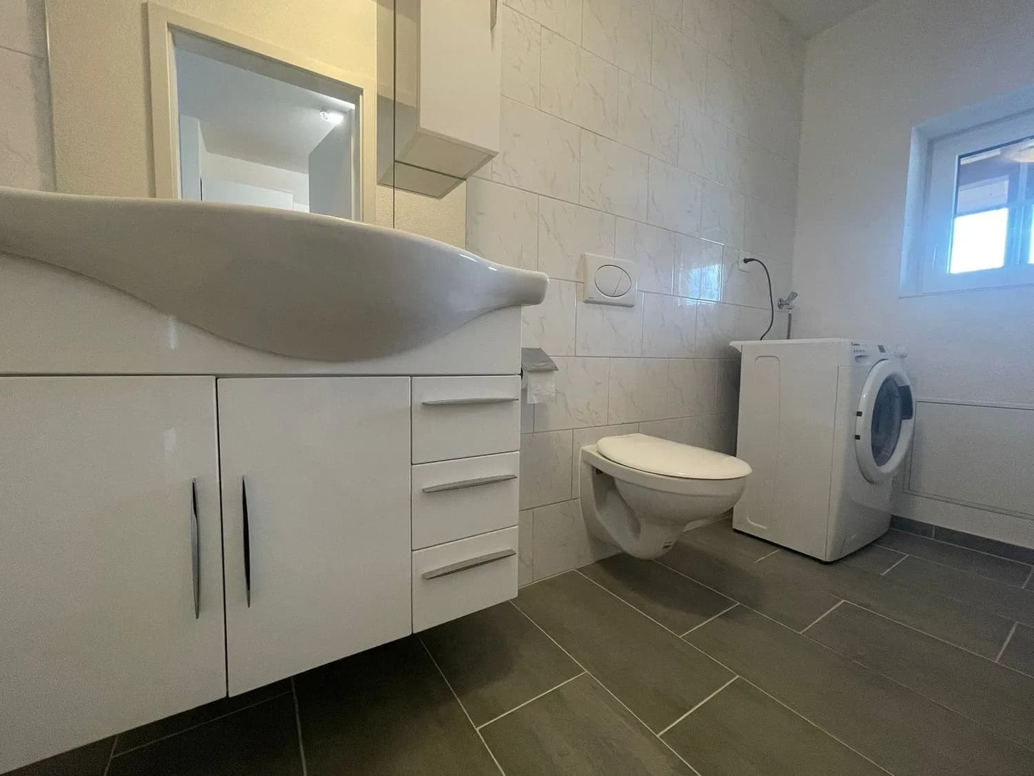 Schöne, kernsanierte, zentral gelegene 3 Zimmerwohnung in Erlinsbach nähe Aarau