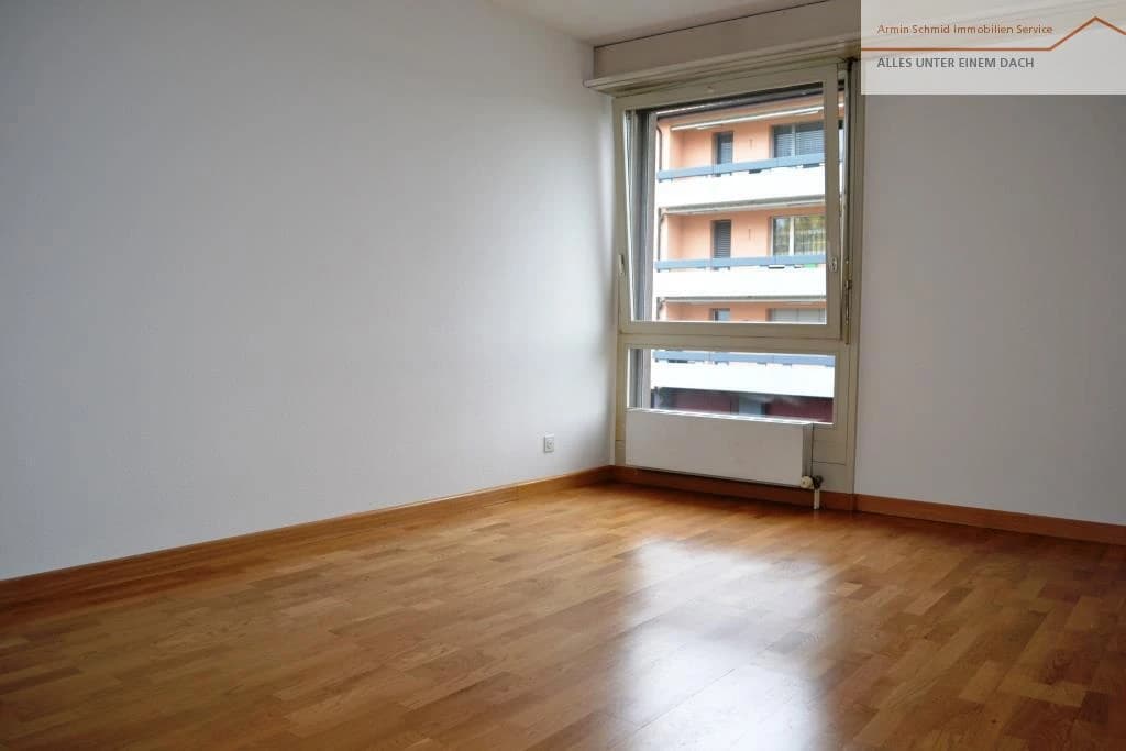 Wunderbare 2 1/2-Zimmerwohnung mit Einstellhallenplatz