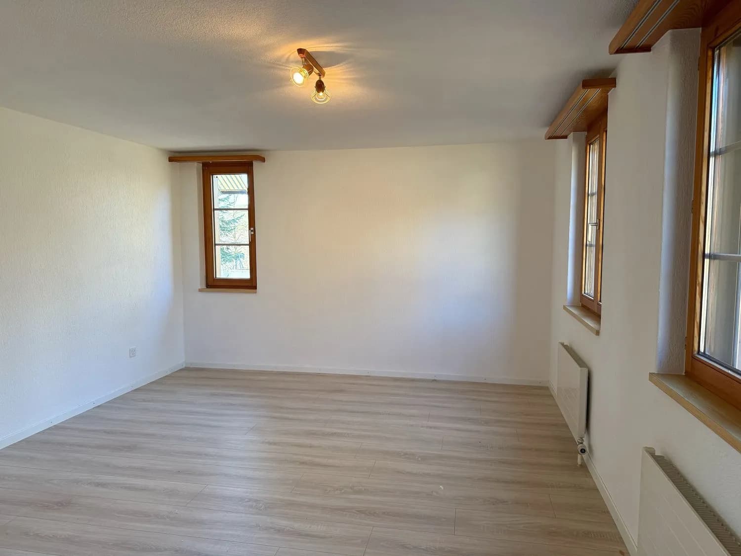 Modernisierte 4-Zimmer-Wohnung mit praktischem Parkplatz, Beggingen