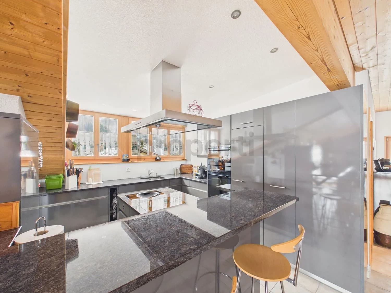 Gemütliche 3-Zimmer Dachwohnung in Betschwandenauch als 2. Wohnung möglich