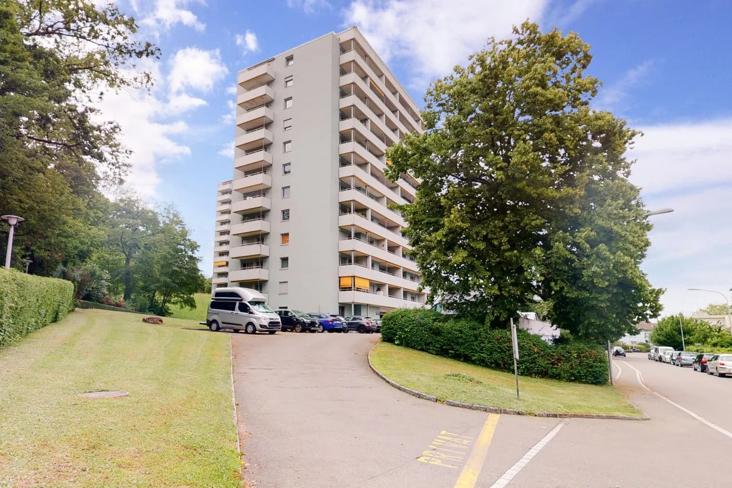 Traumaussicht über die ganze Stadt Zürich bis zum See