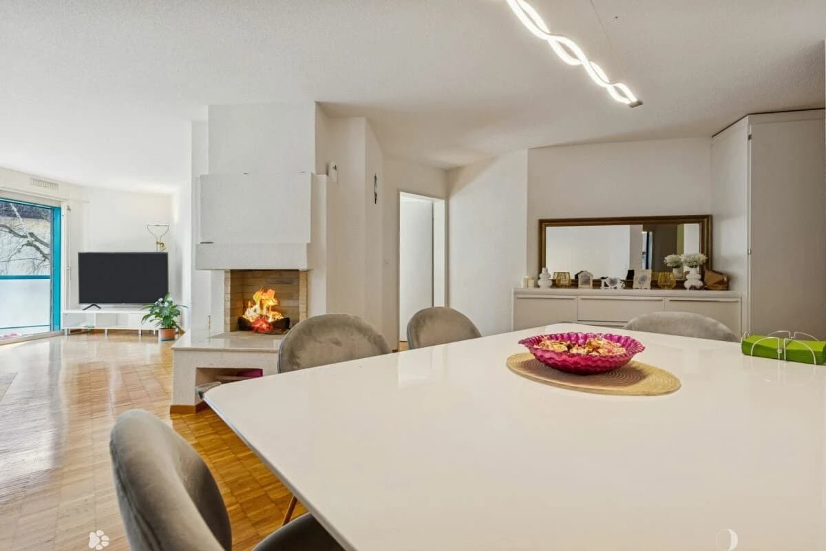 Charmante Wohnung am Zihlkanal inklusive Einstellhallenparkplatz