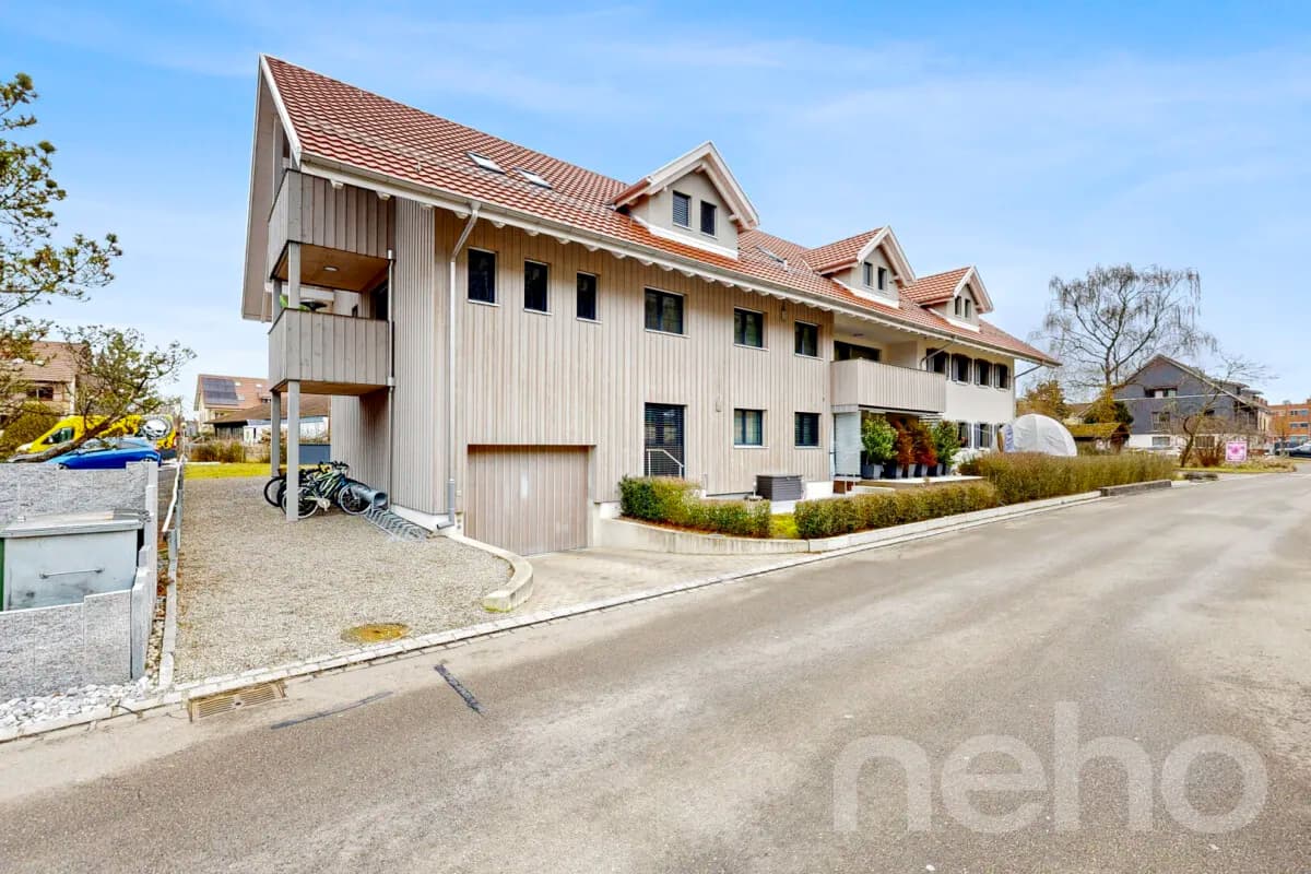 Neuwertige Dachgeschosswohnung mit hochwertigem Ausbaustandard