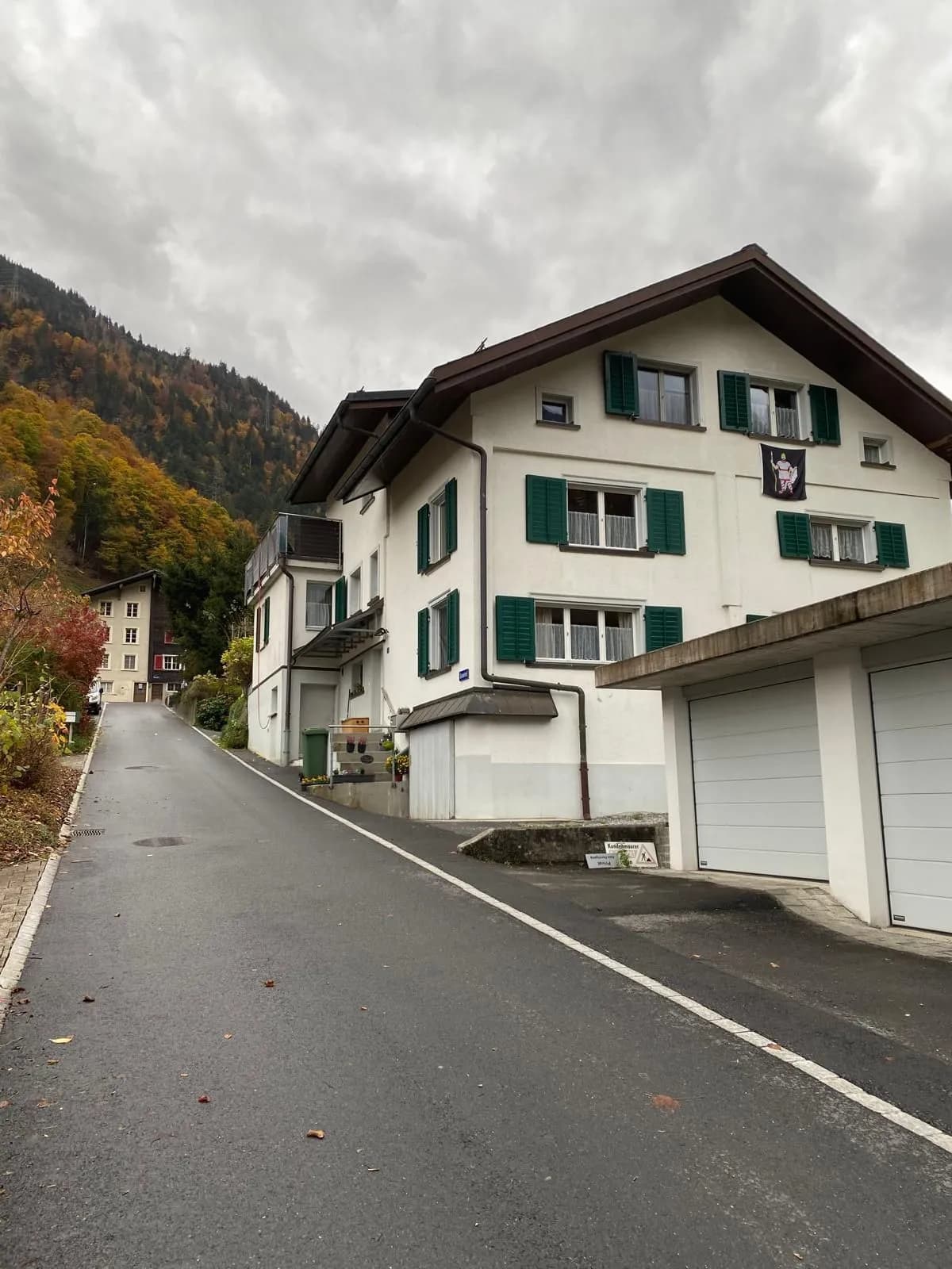 Gemütliche 6-Zimmer Einfamilienhaus an ruhiger Lage in Glarus