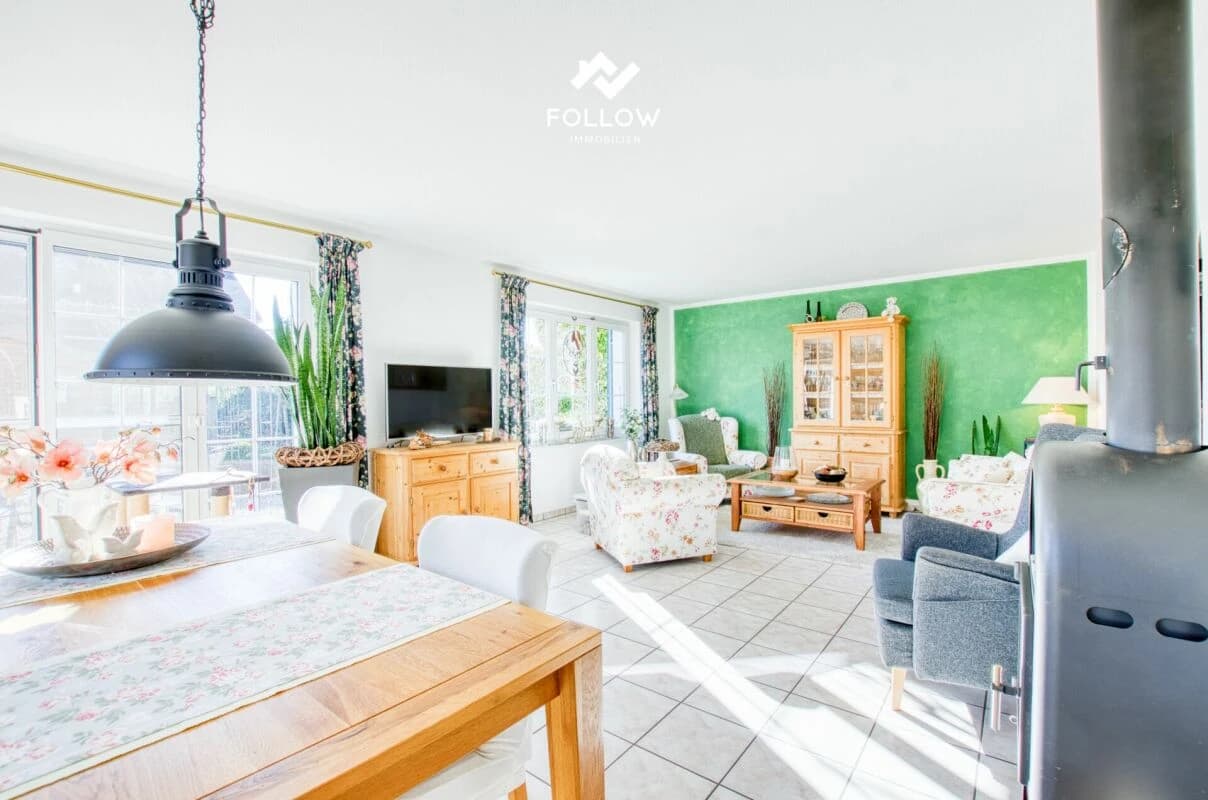 Eckhaus mit privatem Gartenparadies