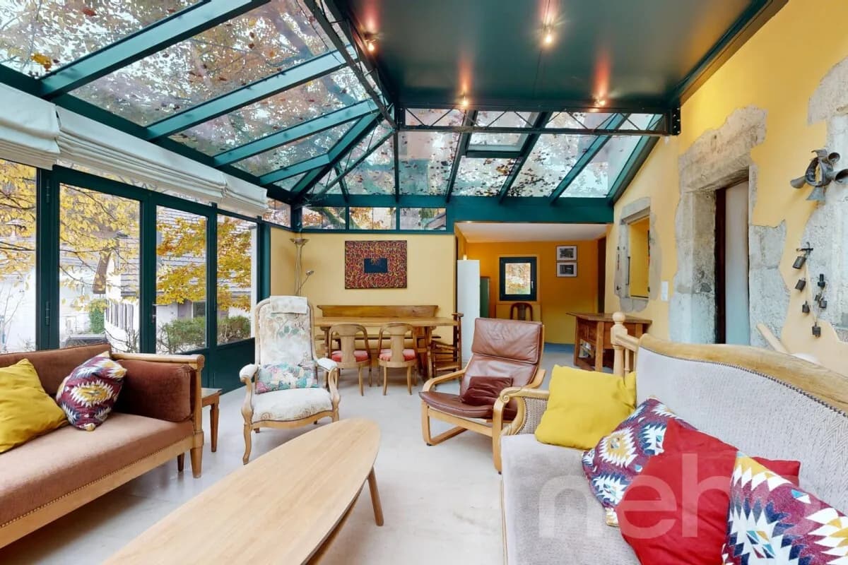 Family home with 2 units, large garden and forest views