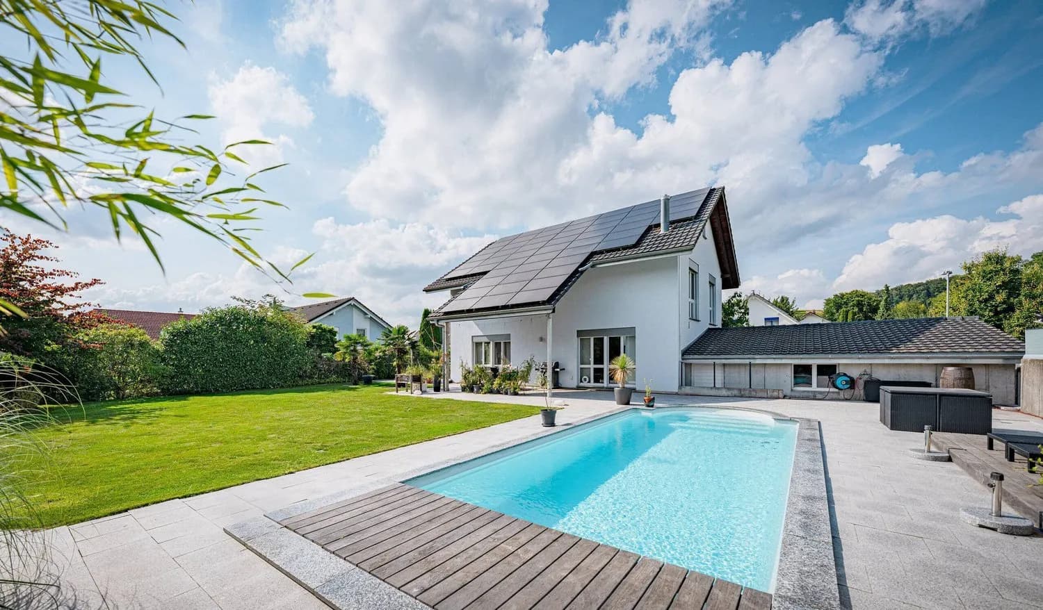 LUXURIÖSES WOHNEN MIT WELLNESS UND NÄHE ZU BERN