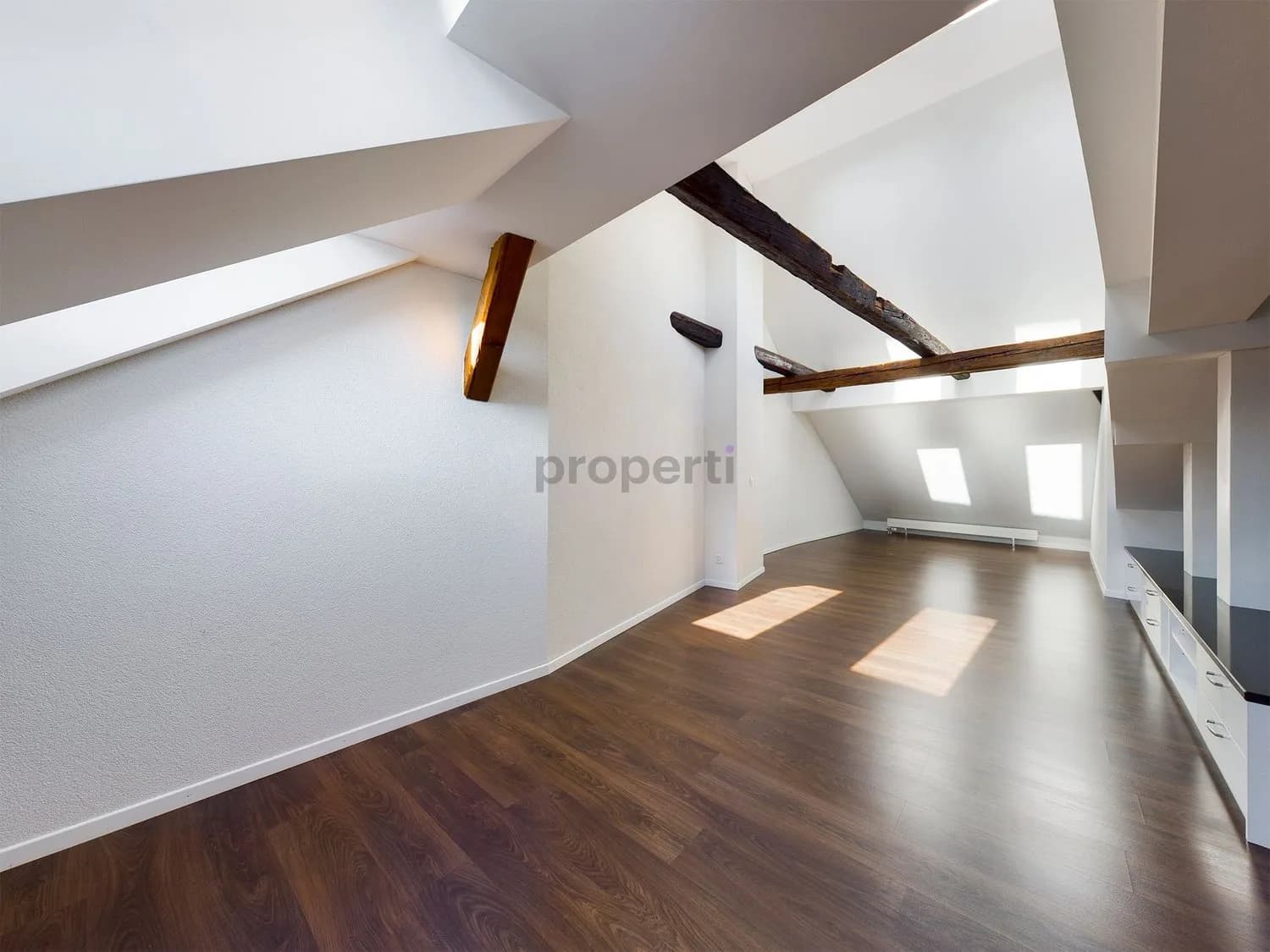 Grosszügig und lichtdurchflutet