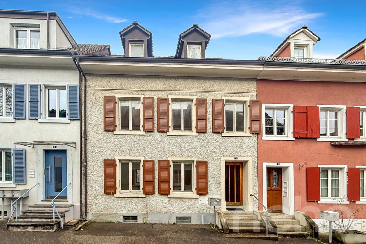 Wohnhaus mit Entwicklungspotenzial an zentraler Lage in Binningen