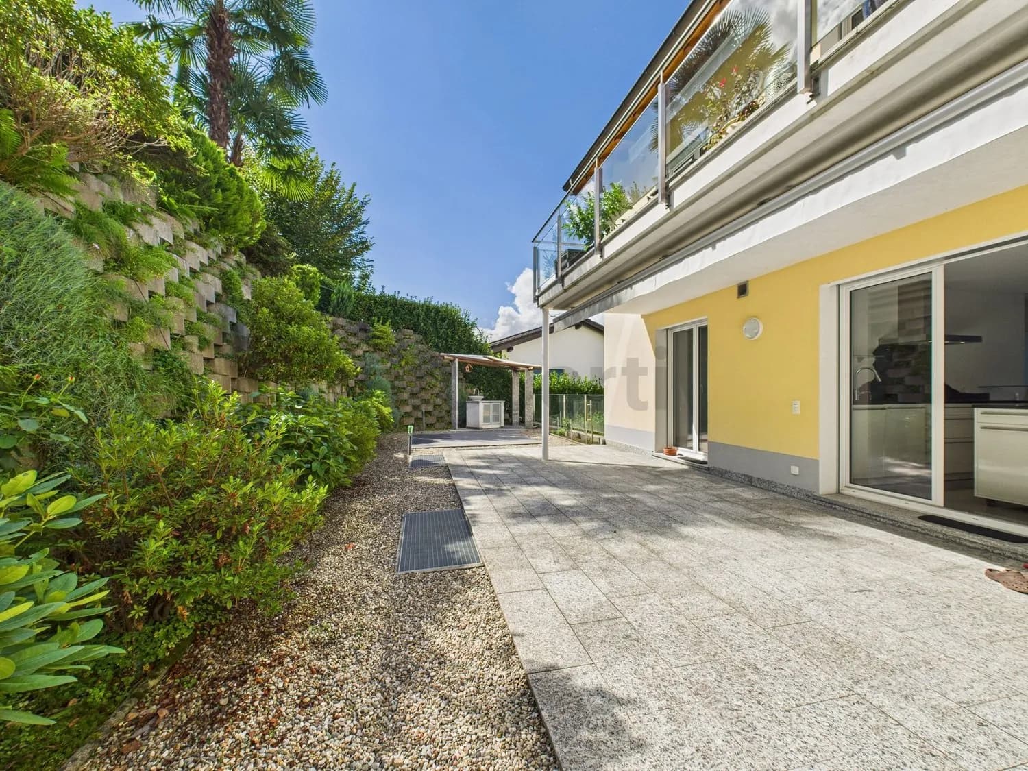 Incantevole appartamento di 3.5 locali con vista mozzafiato sul Lago Maggiore / Charmante 3.5-Zimmer-Wohnung mit Seeblick in Gerra (Gambarogno)