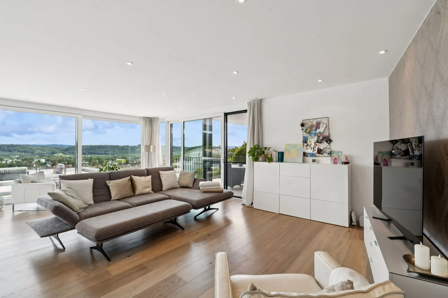 Grosszügiges Einfamilienhaus mit Weitsicht und viel Raum zum Leben