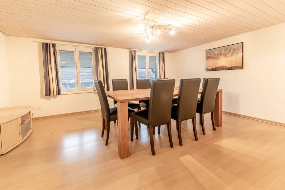 Potenzialreiches Bauernhaus mit drei Wohneinheiten und Scheune